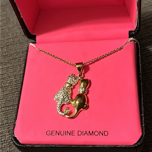 Two Cats Necklace with 18inch gold color chain - Picture 7 of 10